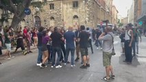 Meloni contestata a Cagliari, disordini e cori 