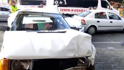 İzmir haberi! İzmir'de 3 aracın karıştığı kazada 1'i ağır 3 kişi yaralandı