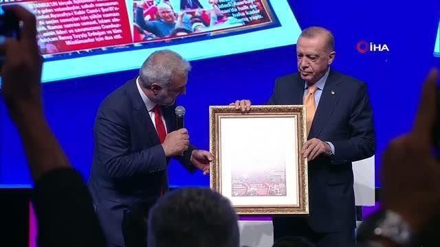 Cumhurbaşkanı Erdoğan'a AK Parti İstanbul İl Başkanı Kabaktepe'den anlamlı hediye
