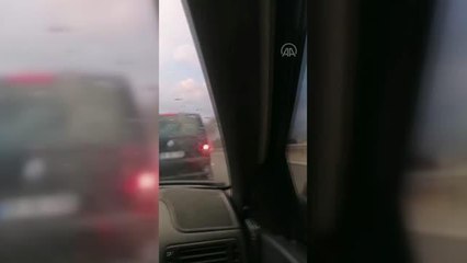 İş makinesi yüklü tırın lastikleri alev aldı