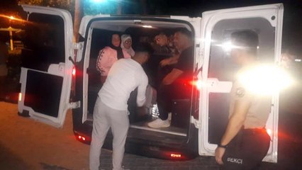 Şehir merkezine düzensiz göçmen bırakan şoförü mahalleli yakaladı...O anlar kamerada