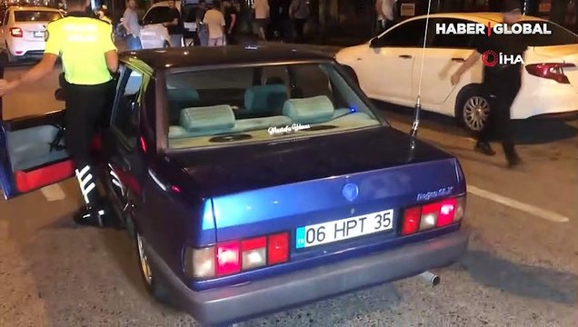 Denetimde ceza yedi, otomobilinin önünde fotoğraf çektirdi