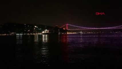 KANDİLLİ AÇIKLARINDA MAKİNE ARIZASI YAPAN GEMİ DEMİR ATTI: BOĞAZ TRAFİĞE KAPANDI