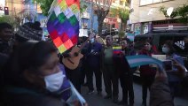 Manifestación en apoyo a Kirchner en embajada argentina en La Paz