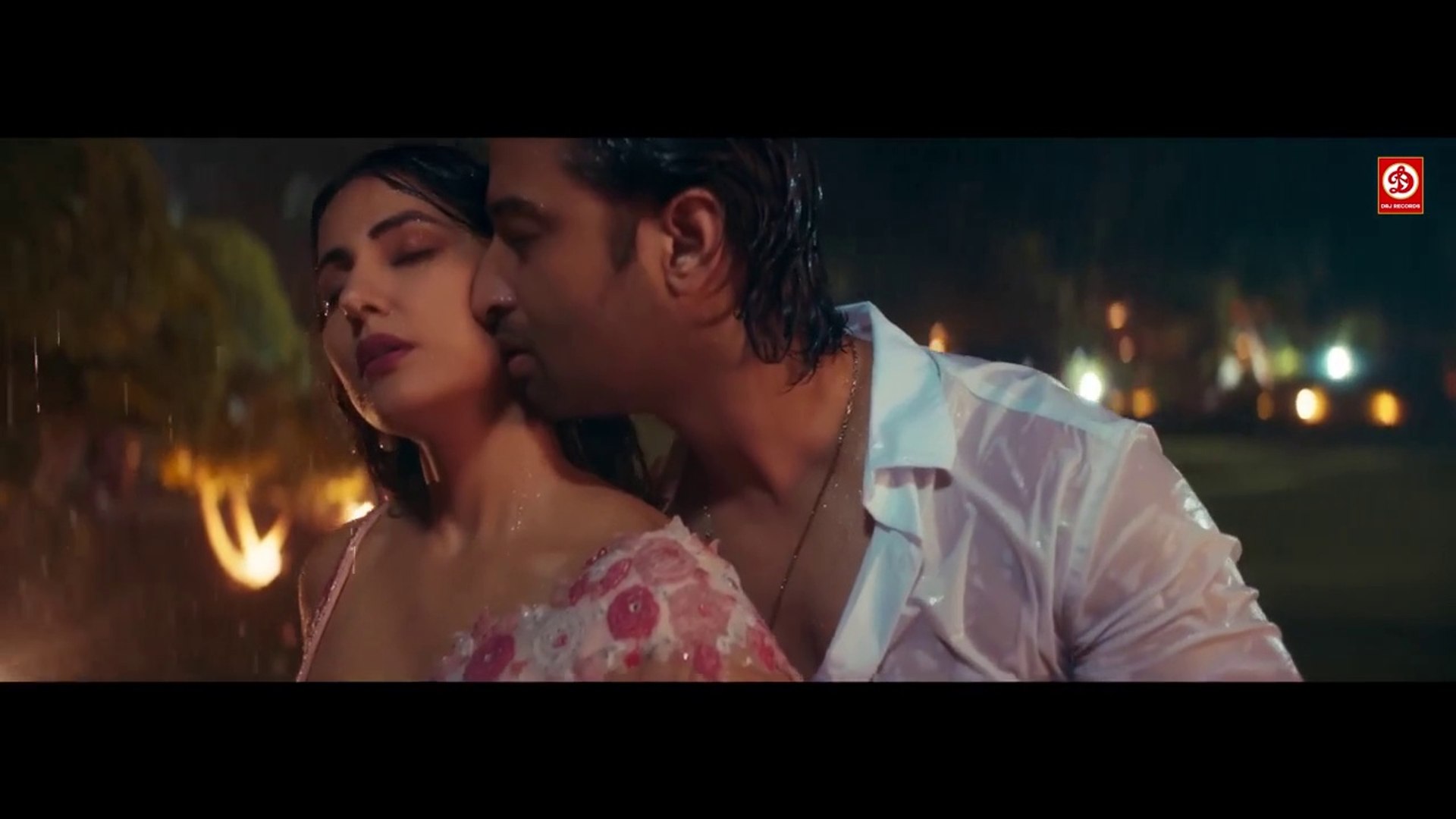 Hina Khan Hot Kiss Hina Khan In Bikini Sweet Girl Flying Kiss