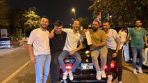 Kadıköy’de trafik denetimi: ceza yiyip otomobil önünde poz verdiler