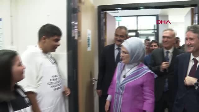 İSTANBUL-EMİNE ERDOĞAN, YETİŞKİN ENGELLİLERE HİZMET VEREN İLK HALK EĞİTİM MERKEZİNİN AÇILIŞINI YAPTI