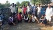 Video : शिक्षकों की लेटलतीफी ने नाराज ग्रामीणों ने किया प्रदर्शन
