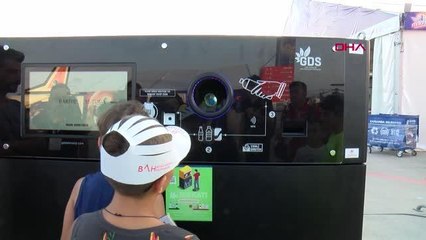 TEKNOFEST'TE GERİ DÖNÜŞÜM MAKİNESİ 3 GÜNDE 7 BİN ŞİŞE TOPLADI