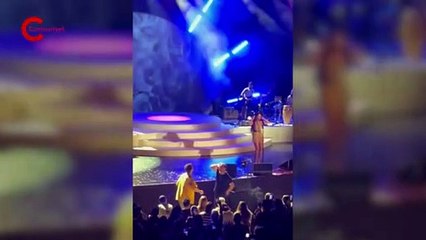 Melike Şahin'in konserinde Cem Yılmaz ve Uraz Kaygılaroğlu sahne önünde böyle döktürdü