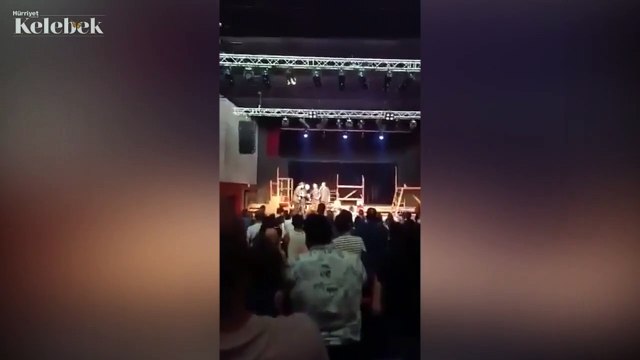 Genco Erkal sahnede rahatsızlandı