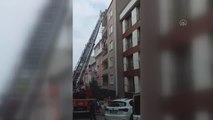 Maltepe'de apartmanın giriş katında çıkan yangın söndürüldü