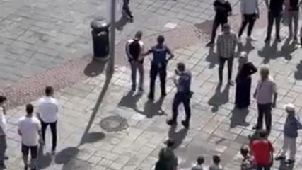 Esenler'de meydanda yürüyen kadına silah doğrultan şüpheli tutuklandı