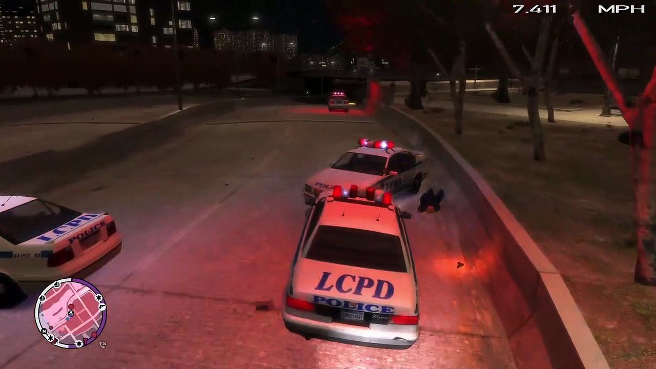 GTA IV Police Chase: Ramming Through Roadblocks!