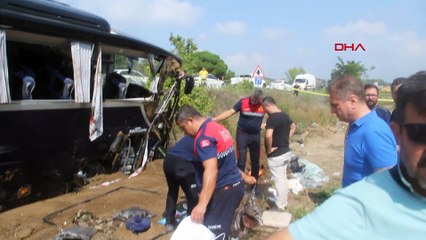 Tur otobüsü su kanalına devrildi: 1 ölü