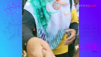 Baim Wong Bertemu Siswi SD yang Viral Rambutnya Penuh Kutu