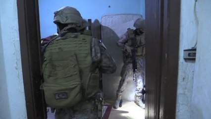 İSTANBUL'DA 120 KAÇAK GÖÇMEN YAKALANDI