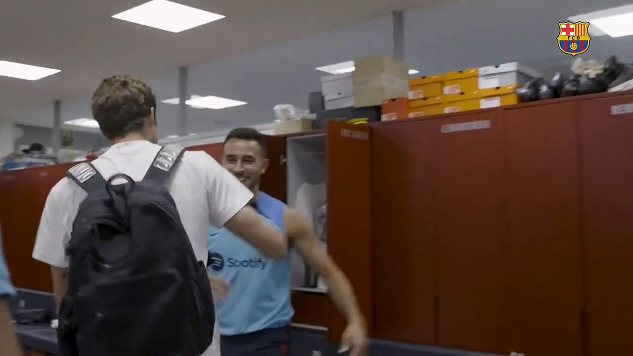 La bienvenida del Barça a Héctor Bellerín y Marcos Alonso, los últimos fichajes culés / FCB