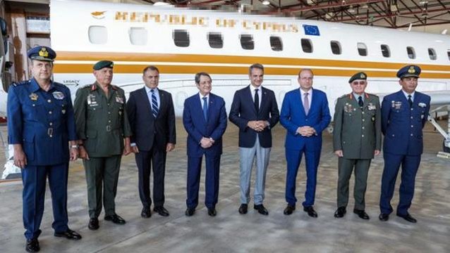 Miçotakis'in Kıbrıs Rum Yönetimi'ne hediye ettiği uçak kriz çıkaracak! Üzerinde Kıbrıs Cumhuriyeti yazıyor