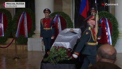 شاهد.. الروس يلقون نظرة الوداع الأخيرة على ميخائيل غورباتشيف مهندس انهيار الاتحاد السوفياتي