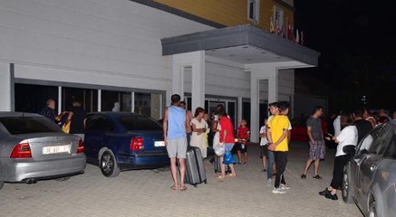 BORCU NEDENİYLE OTELİN ELEKTRİĞİ KESİLDİ; TATİLCİLER İŞLETMEYE TEPKİ GÖSTERDİ