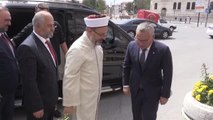 Diyanet İşleri Başkanı Erbaş, ziyaretlerde bulundu