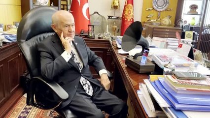 Bahçeli, ismini koyduğu "Efebey" radyo kanalının ilk yayınını dinledi
