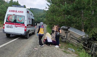 KÜTAHYA'DA OTOMOBİL AĞACA ÇARPTI 6 YARALI