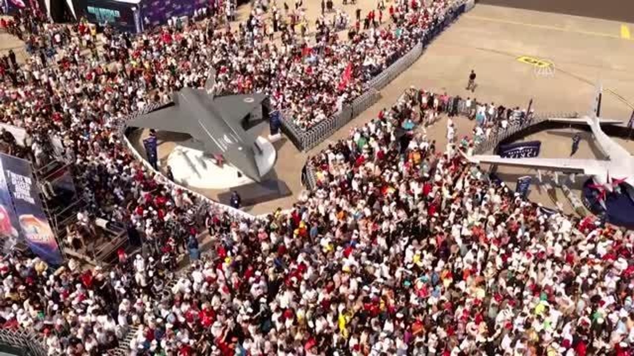 Cumhurbaşkanı Erdoğan: "Bazıları gençlerimizi harflerle kuşaklara ayırarak umutsuzluk ateşi yakmaya çalışırken asıl gerçek burada"