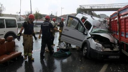 BÜYÜKÇEKMECE'DE OTOMOBİL İLE KAMYONET ÇARPIŞTI1 ÖLÜ, 1 YARALI