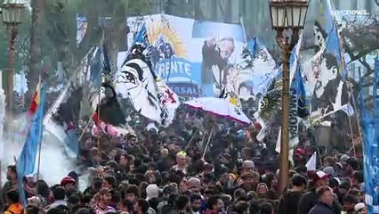 Dans une Argentine sous le choc, manifestations massives contre l'attentat de Kirchner