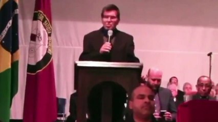 Candidato ao Senado por SP, ex-ministro Marcos Pontes pede voto em culto