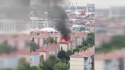 Sultangazi'de binanın çatı katında yangın