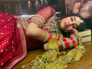 Yukti Theraja Lut Gaya Song Model