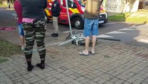 Homem de 50 anos fica ferido ao cair de bicicleta depois de bater em placa de pare