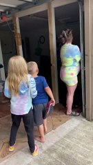 Les parents surprennent leurs frères et sœurs avec un chiot - Buzz Buddy