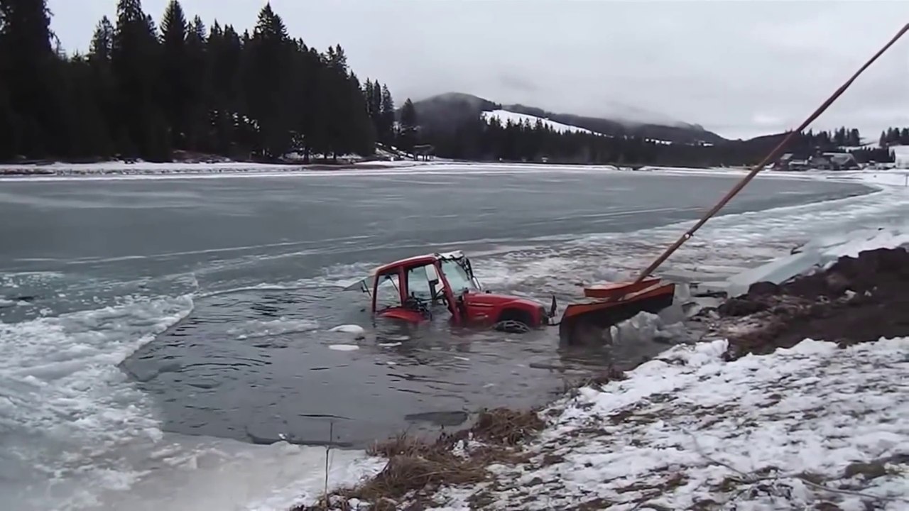 Rescuing Excavators and Tractors Stuck in Deep Mud and Sink in Water  #heavymachinery#heavyequipment