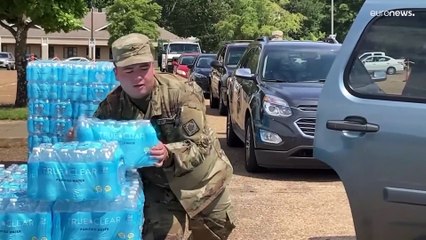 فيديو: الجيش الأمريكي يتدخل لمساعدة سكان عاصمة ميسيسيبي المحرومة من المياه