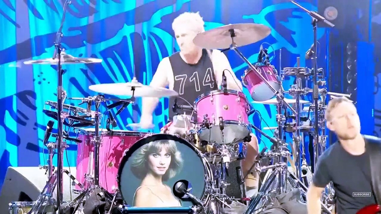 Vídeo. Dave Grohl em lágrimas durante tributo a...