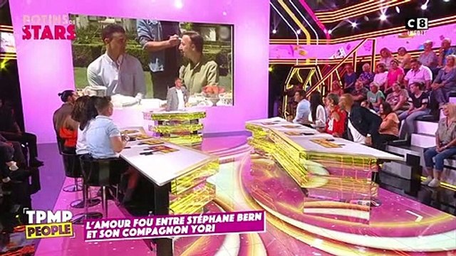 Ayem Nour sur le plateau de TPMP People .
