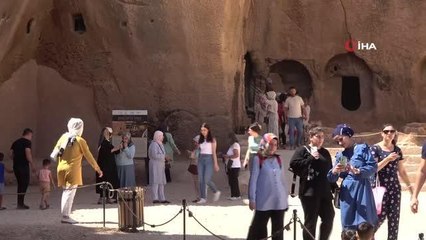 5 yaşında arkeologlardan Dara Antik Kentini öğrendi, 7 yıldır ziyaretçilere rehberlik yapıyor