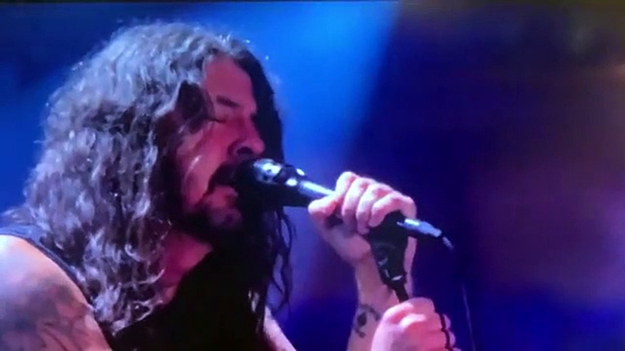 Foo Fighters, Dave Grohl in lacrime per Taylor...