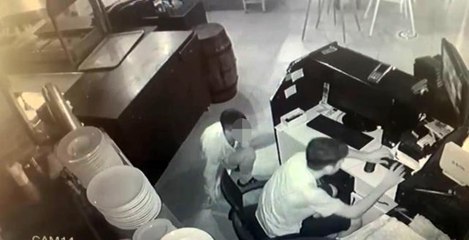 4 ayrı iş yerini 8 bin TL zarara uğrattılar...Hırsızlık anları kamerada
