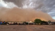 Tempestade de poeira 'engole' parte de cidade no Arizona, nos EUA
