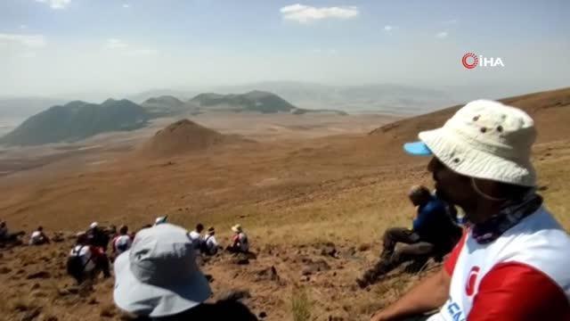 Van yerel haberleri... Van Gölü Aktivistler Derneği üyelerinden 40 kilometrelik Nemrut yürüyüşü