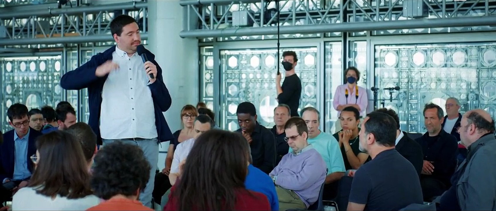 Gilles Lellouche se confie sur la naissance de sa fille Ava (qu'il a eue avec Mélanie Doutey), survenue six mois avant le décès de son père. Confidences dans "Les rencontres du Papotin" sur France 2.