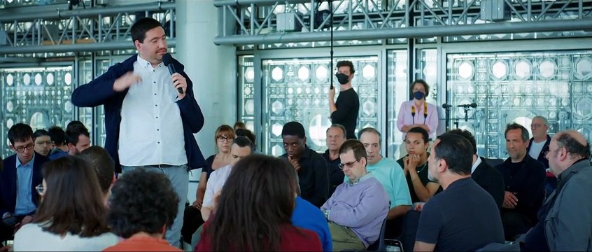 Gilles Lellouche se confie sur la naissance de sa fille Ava (qu'il a eue avec Mélanie Doutey), survenue six mois avant le décès de son père. Confidences dans Les rencontres du Papotin sur France 2.