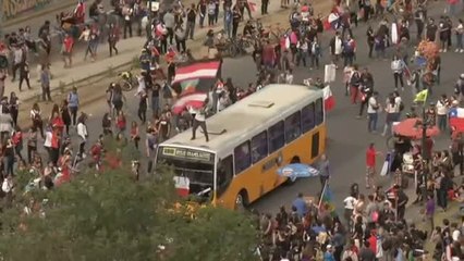 Más de 15 millones de chilenos votan si dan o no el visto bueno a una nueva Constitución