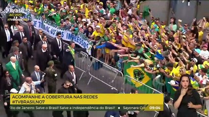 Bolsonaro marca presença em desfile militar em Brasília pelos 200 anos de independência