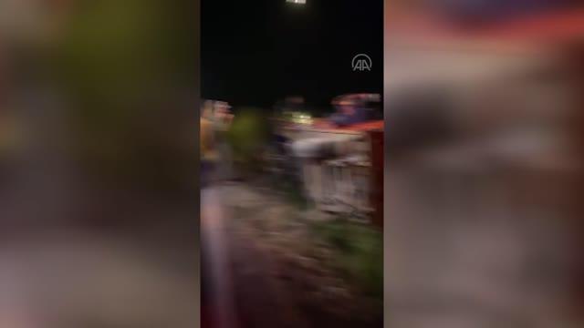 Seyir halindeki traktör römorkundan düşen kadın yaralandı